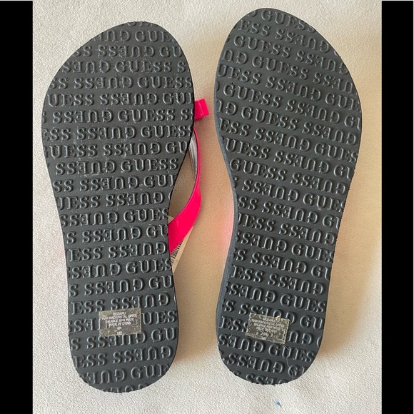 🆕 GUESS FLIP-FLOPS - Picture 3 of 3